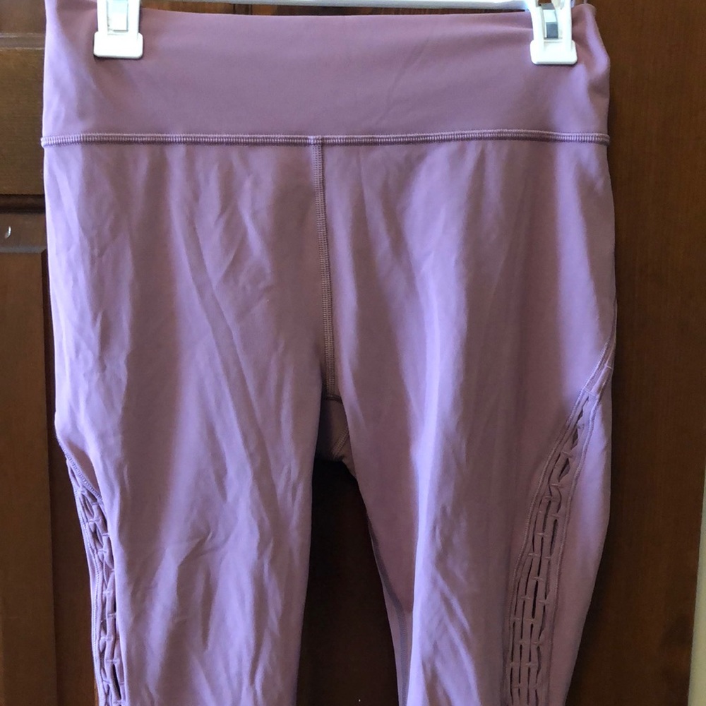 Lululemon leggings Capri size 8 blush rose pink